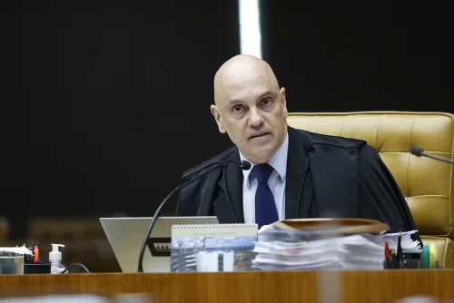 Moraes descarta deixar STF em meio a crescimento da oposição