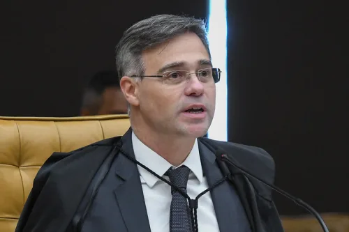 Mendonça restringe remoção de posts sobre Flávio Bolsonaro e Nossa Senhora Aparecida