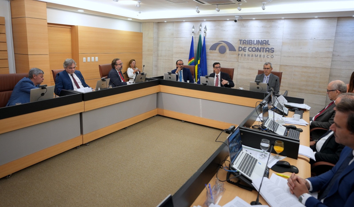 Carlos Neves ressalta segurança e avanços no concurso público do TCE-PE
