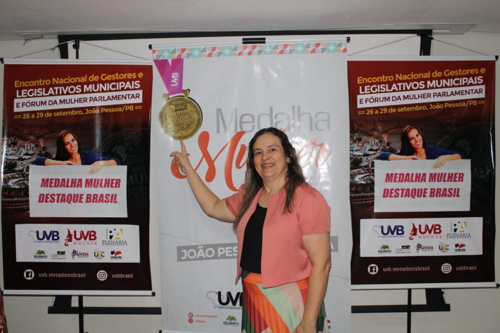 Vereadora Rossana Ferreira recebe Medalha Mulher Destaque Brasil