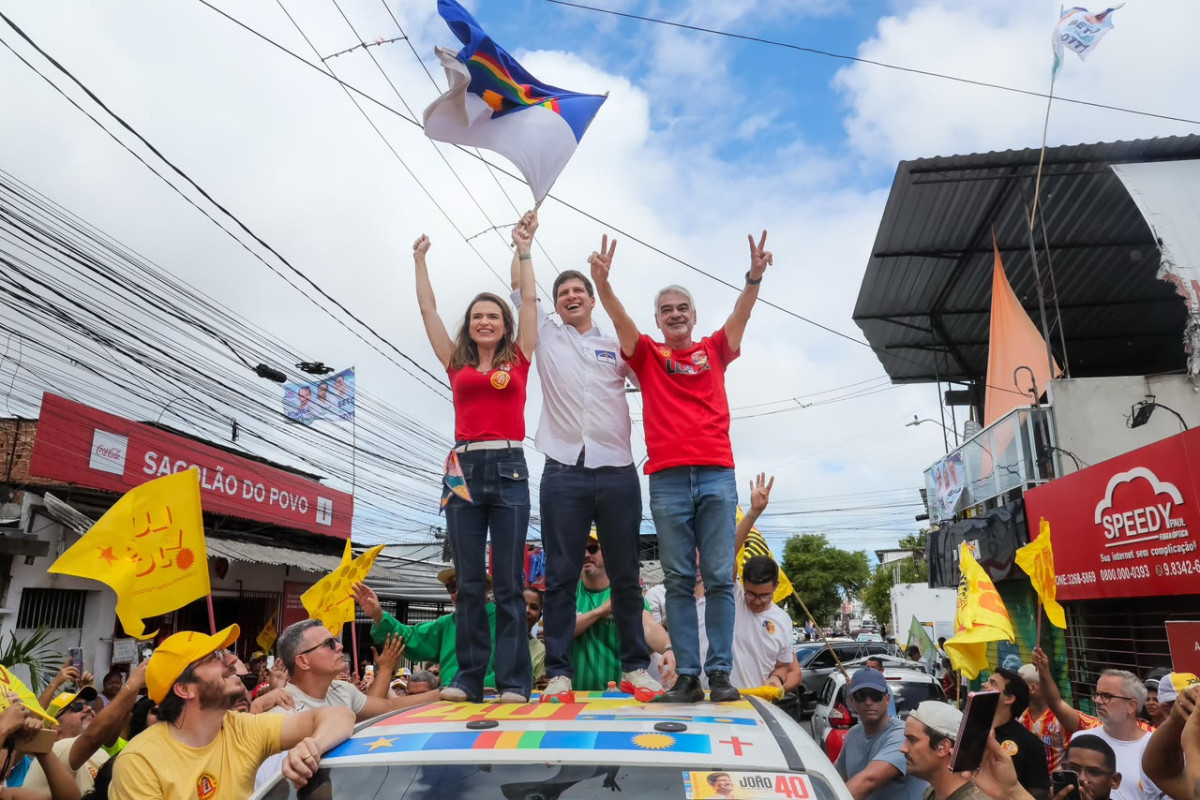 Humberto intensifica agenda no Recife e participa de ato da cultura em apoio à reeleição de Lula