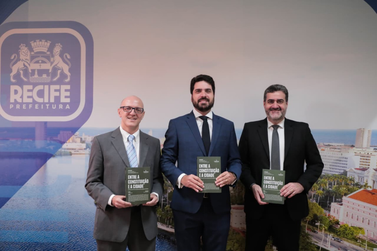 Procuradoria do Recife lança livro para celebrar 80 anos de atuação