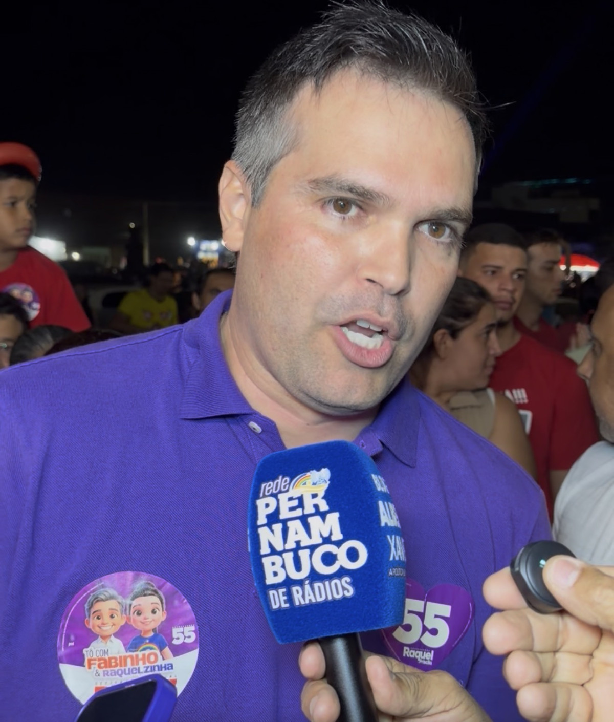 "Santa Cruz do Capibaribe recebeu com festa a maior governadora da história de Pernambuco", diz Helinho Aragão em ato com Raquel Lyra