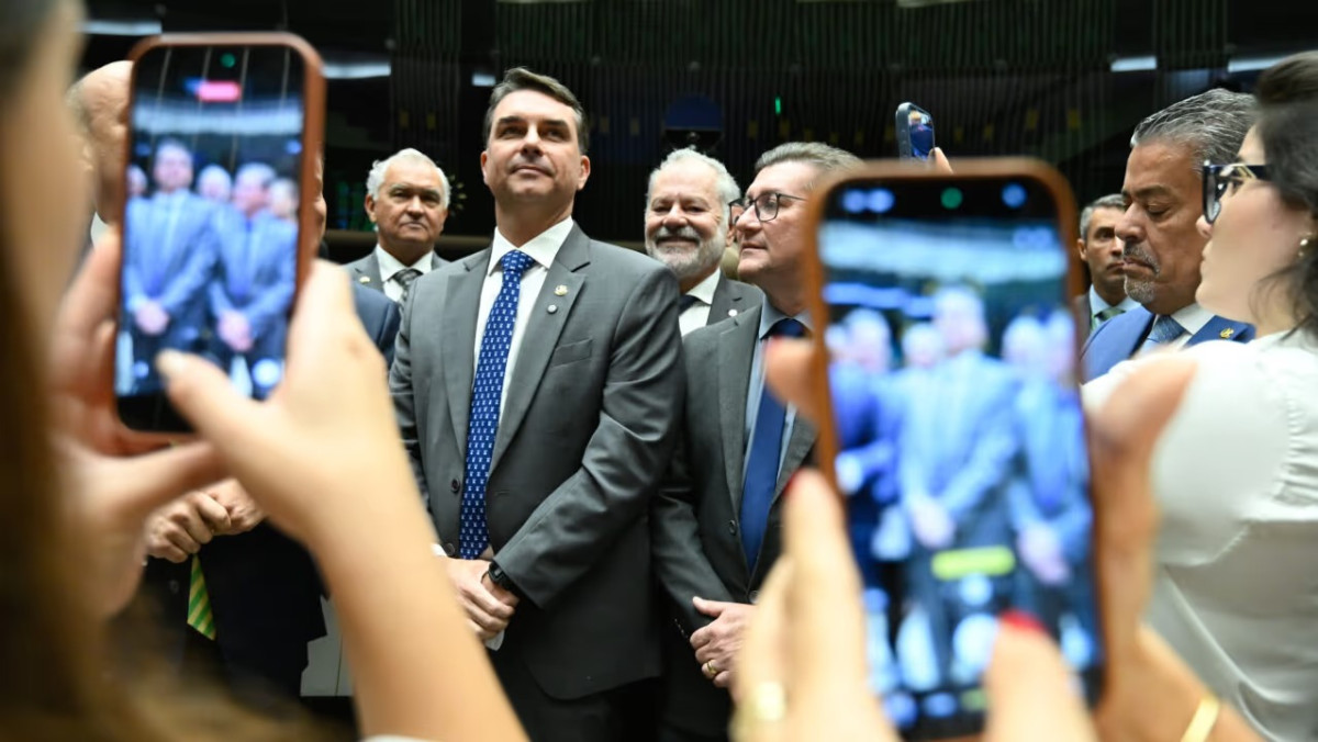 Flávio acusa Moraes de tentar “interferir nas eleições”