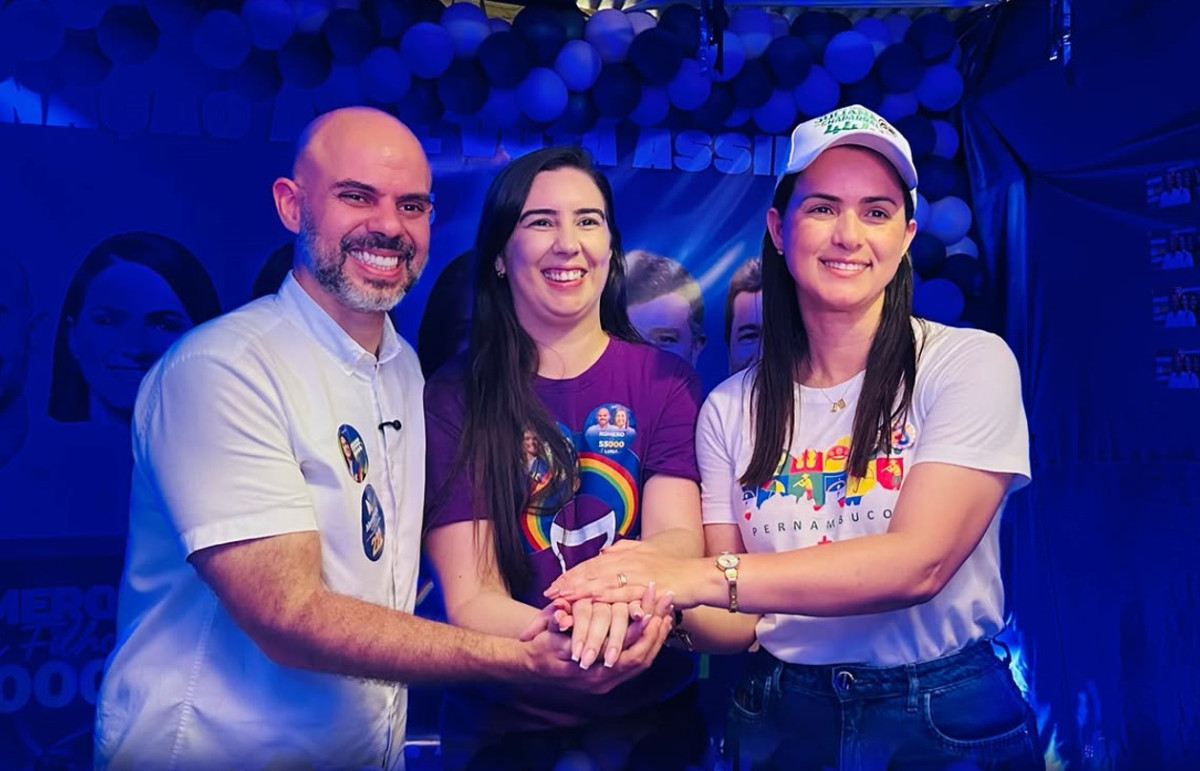 Juliana de Chaparral percorre feira de Frei Miguelinho e inaugura comitê da Nação Azul