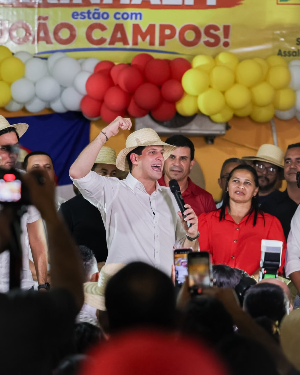 João Campos propõe elevar Chapéu de Palha para meio salário mínimo