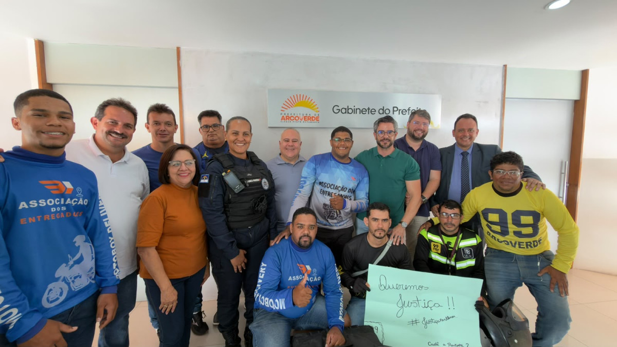 Prefeitura reforça compromisso com segurança no trânsito de Arcoverde em encontro com motociclistas de aplicativos