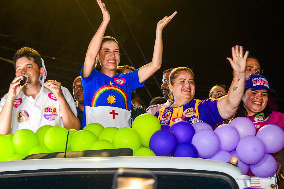 Andréa Medeiros participa de caminhada em Abreu e Lima, ao lado de Raquel Lyra e Dr. Marquinhos