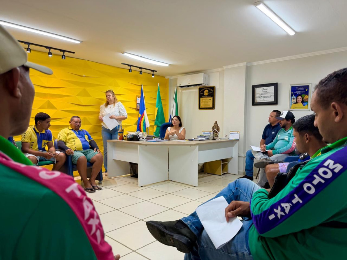 Prefeita Ridete Pellegrino anuncia 1º pagamento do incentivo financeiro aos mototaxistas de Jaqueira