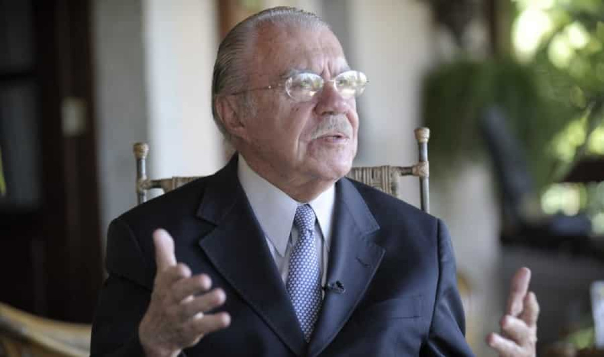 José Sarney é hospitalizado com pneumonia e condição é estável