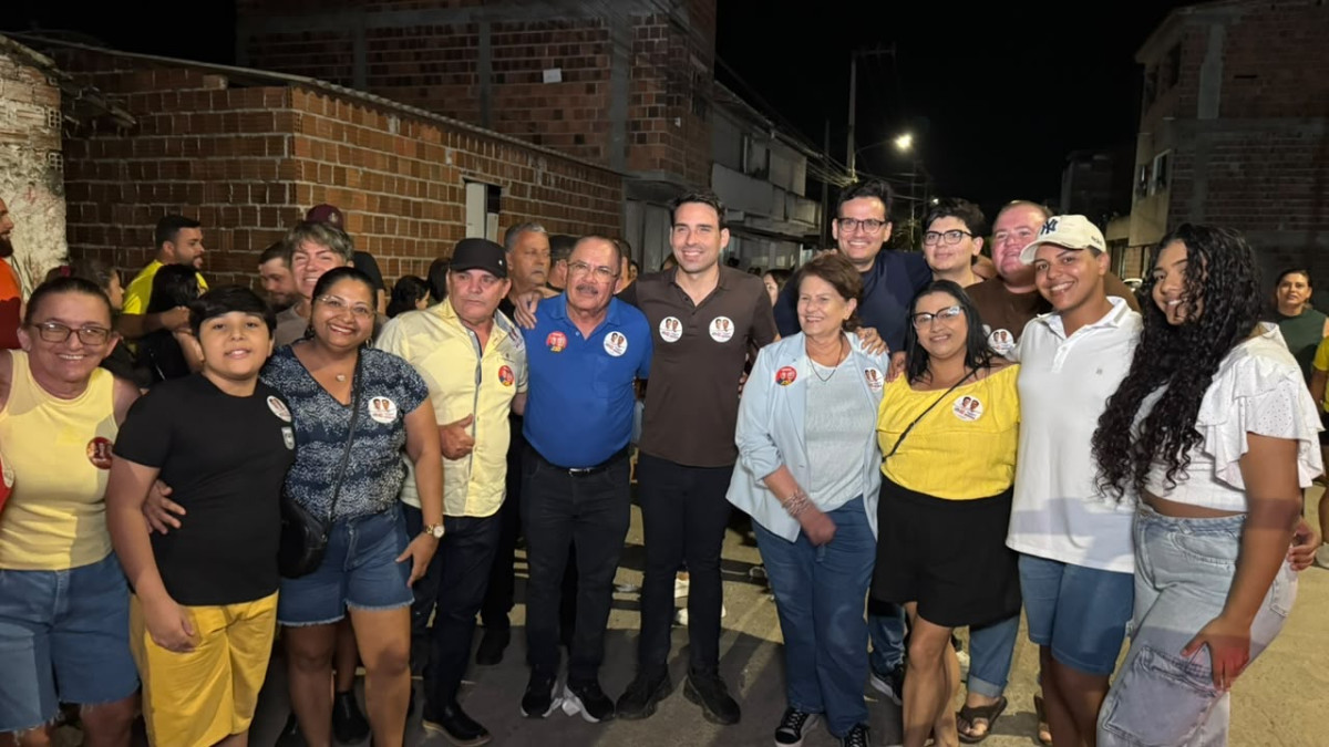 Em Agrestina, João Paulo Costa participa de grande caminhada ao lado do prefeito Josué Mendes