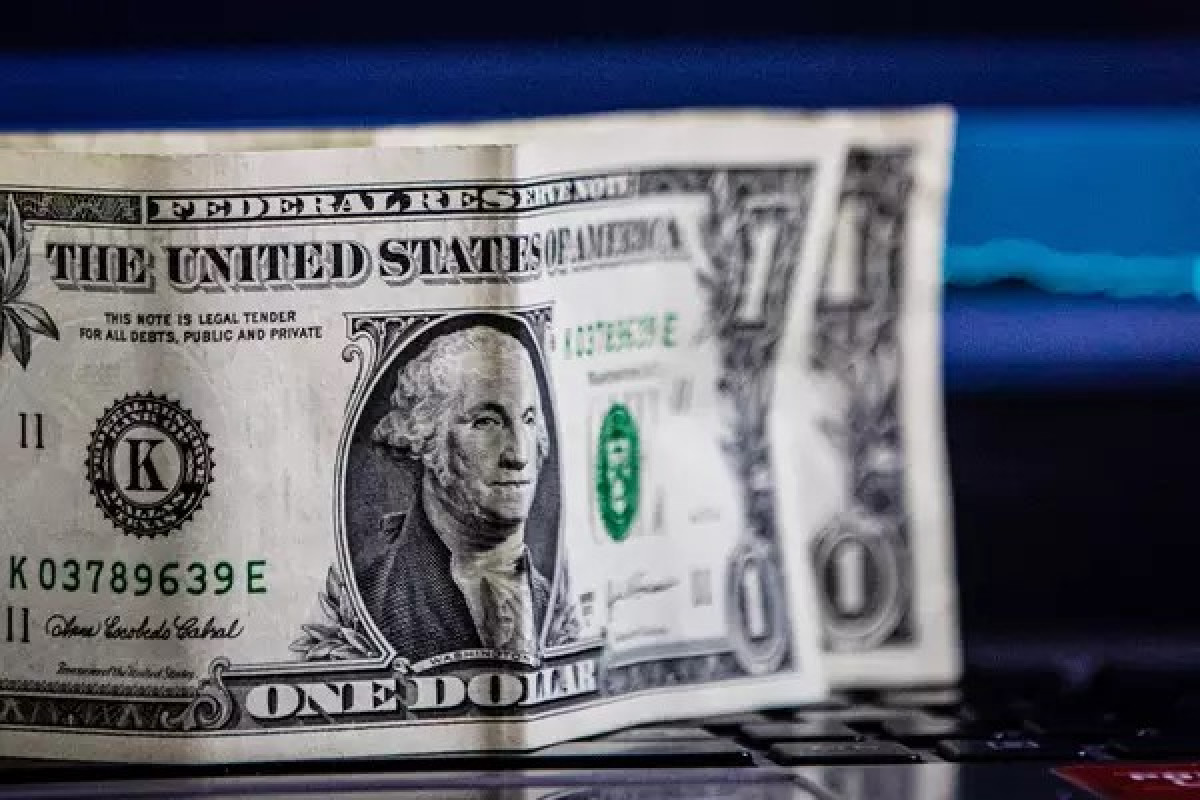 Dólar abre estável com mercado atento a sanções dos EUA contra Irã