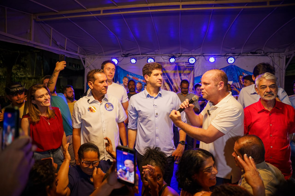 Fabiano Ferraz reúne multidão ao lado de João Campos e celebra parceria com Fabrizio Ferraz e Felipe Carreras