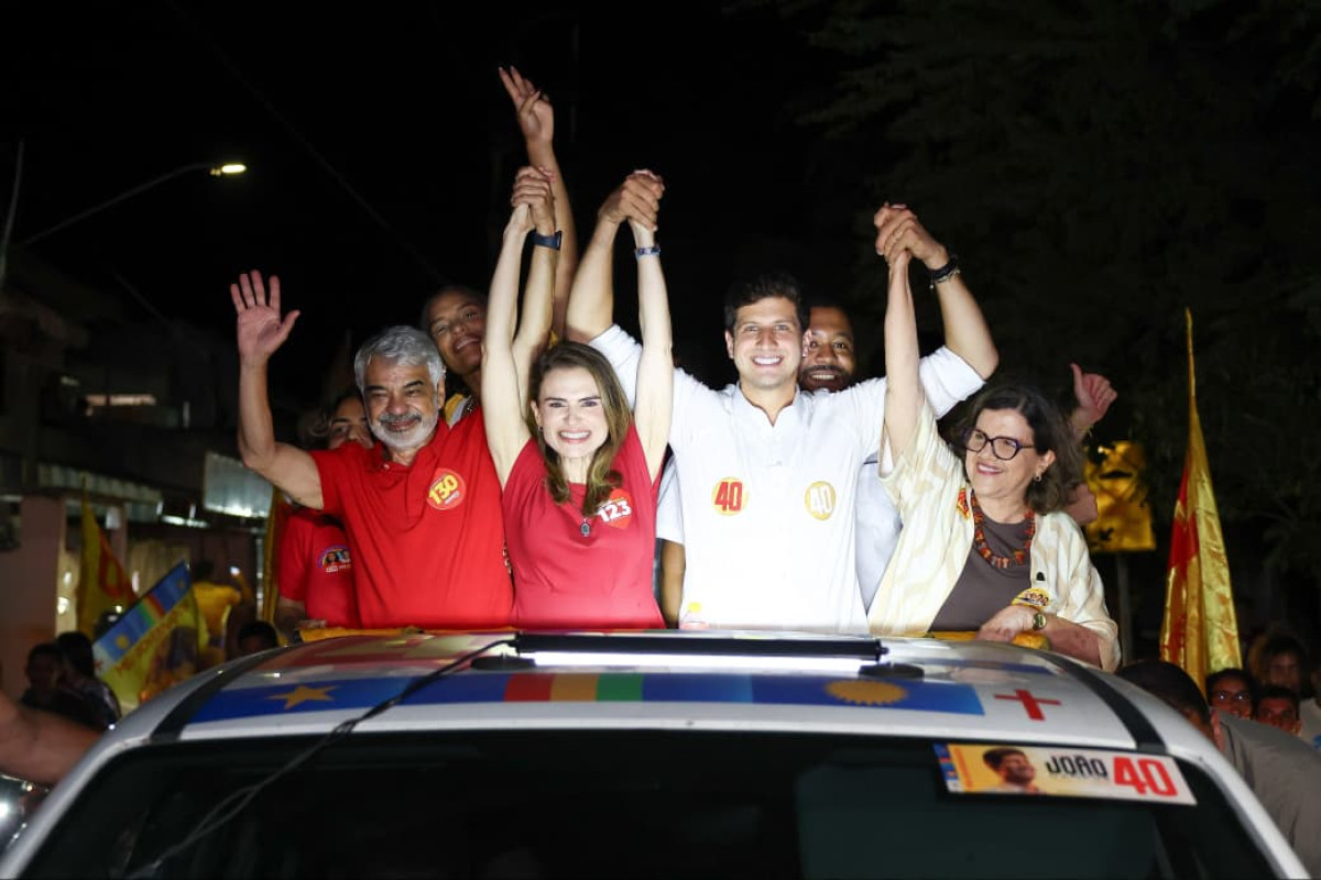 Frente Popular reúne a Tropa do João em grande carreata por Olinda