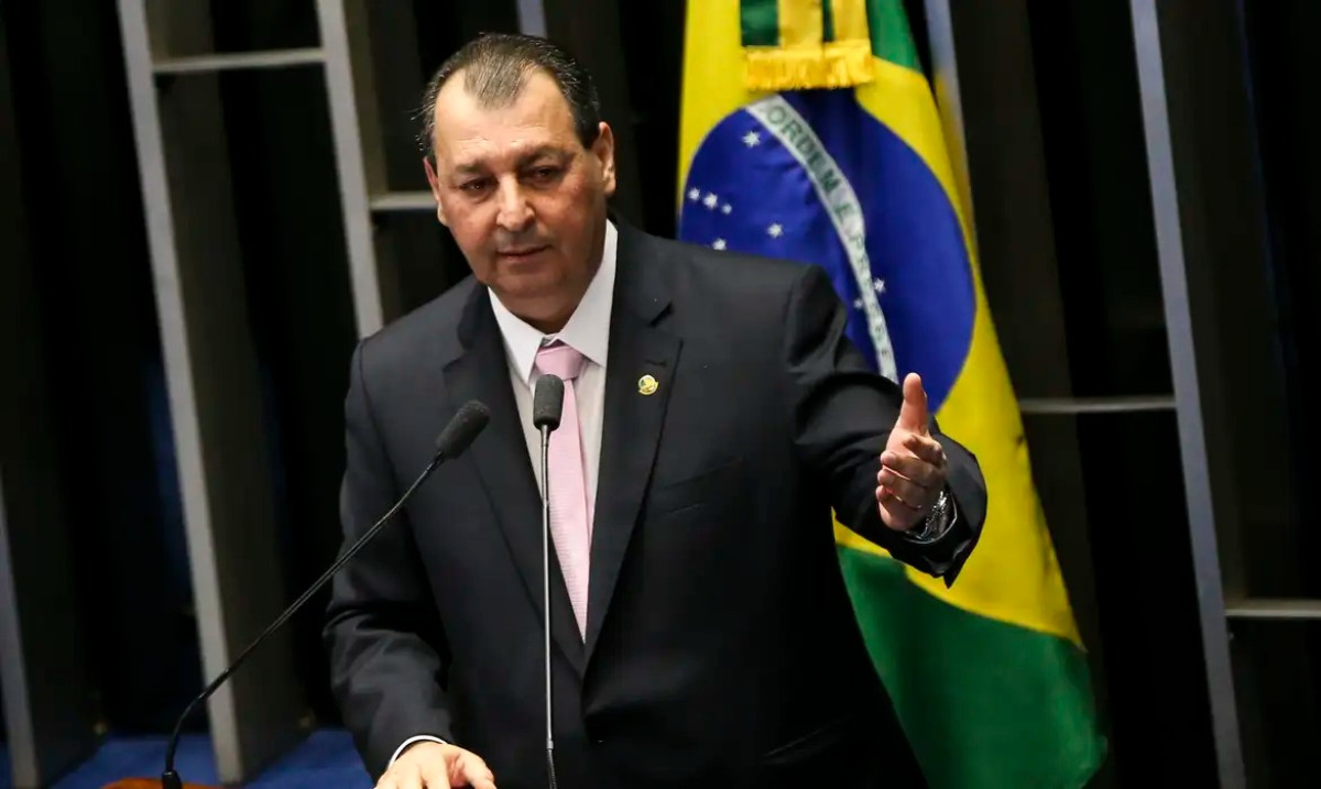 Relator da CCJ rejeita emendas da oposição que buscavam manter 6x1