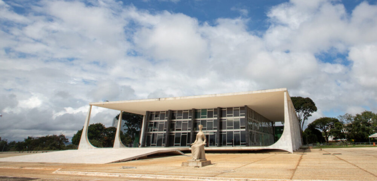 STF adia julgamento sobre uberização, dosimetria e código de ética