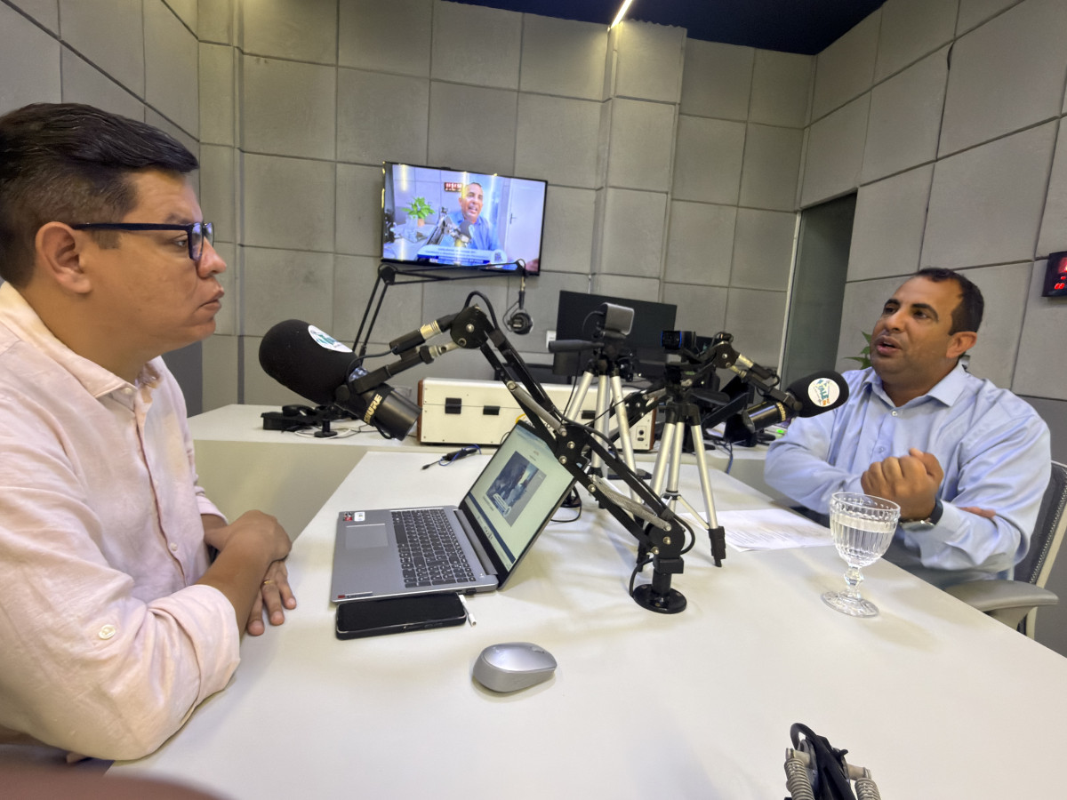 “Não podemos fazer a política do cangaço, obrigando funcionário trabalhar o dia todo e a noite ainda participar de evento político”, dispara Carlinhos da COHAB